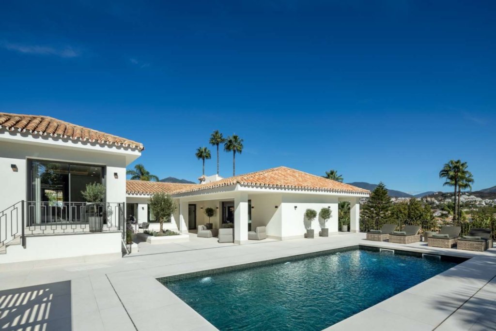 Charming Andalusian-style smart villa featuring traditional architectural elements such as whitewashed walls, terracotta tiles, and elegant arches, combined with modern smart home technology. The villa is set in a beautiful landscape, offering a perfect blend of classic charm and contemporary convenience.
