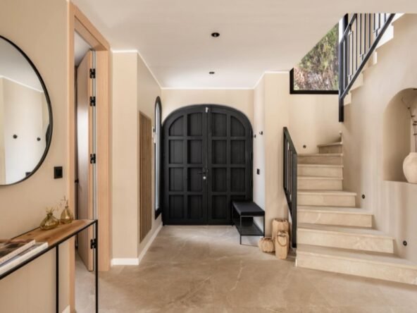 Cozy Beach Villa – Steps from the Sea - Entrance Hall - SK0122