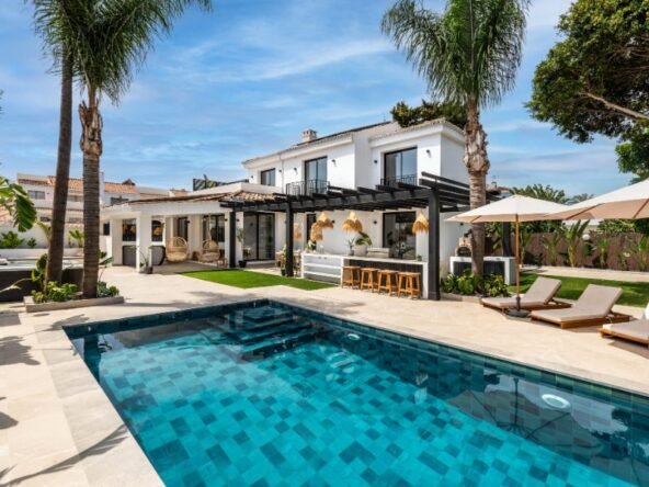 Cozy Beach Villa – Steps from the Sea - Facade - SK0122