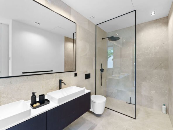Elevated Sea View Villa in Palma de Mallorca - Bathroom- SKM0002