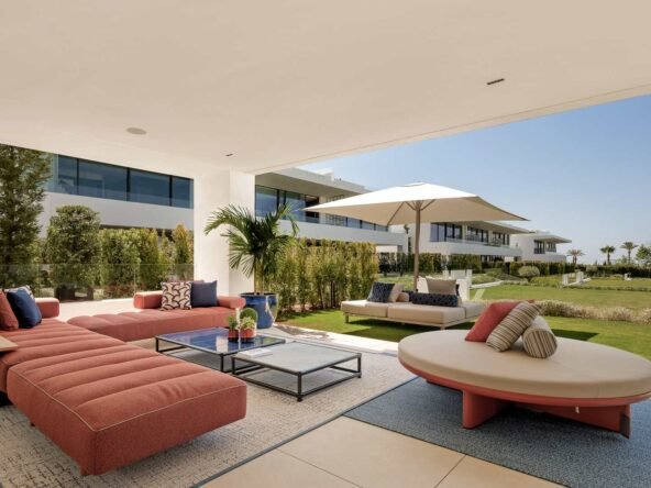 Exclusive Residence Near Puente Romano – Golden Mile Luxury - Terrace and Gardens - SK0113