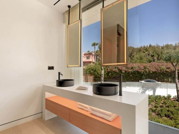 Exclusive Residence Near Puente Romano – Golden Mile Luxury - Vanity - SK0113