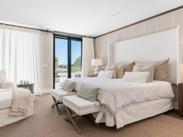 Frontline Golf Villa in Nueva Andalucía – A Sanctuary of Luxury and Comfort - Bedroom - SK0144