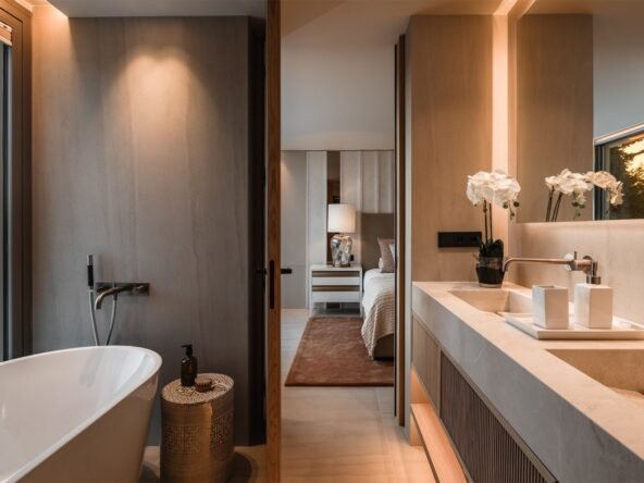 Modern Villa in Nueva Andalucía – A Blend of Luxury and Style - Bathroom - SK0135