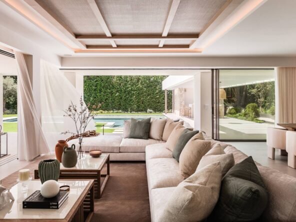 Modern Villa in Nueva Andalucía – A Blend of Luxury and Style - Living and Dining Room - SK0135