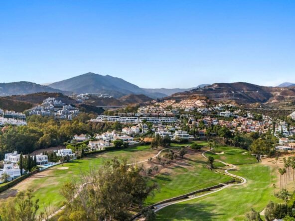 Refined Villa in Nueva Andalucía – Luxury Meets Provençal Charm - Golf - SK0140