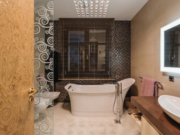 Timeless Elegance in Las Chapas – A Marbella Luxury Villa - Bathtub - SK0103