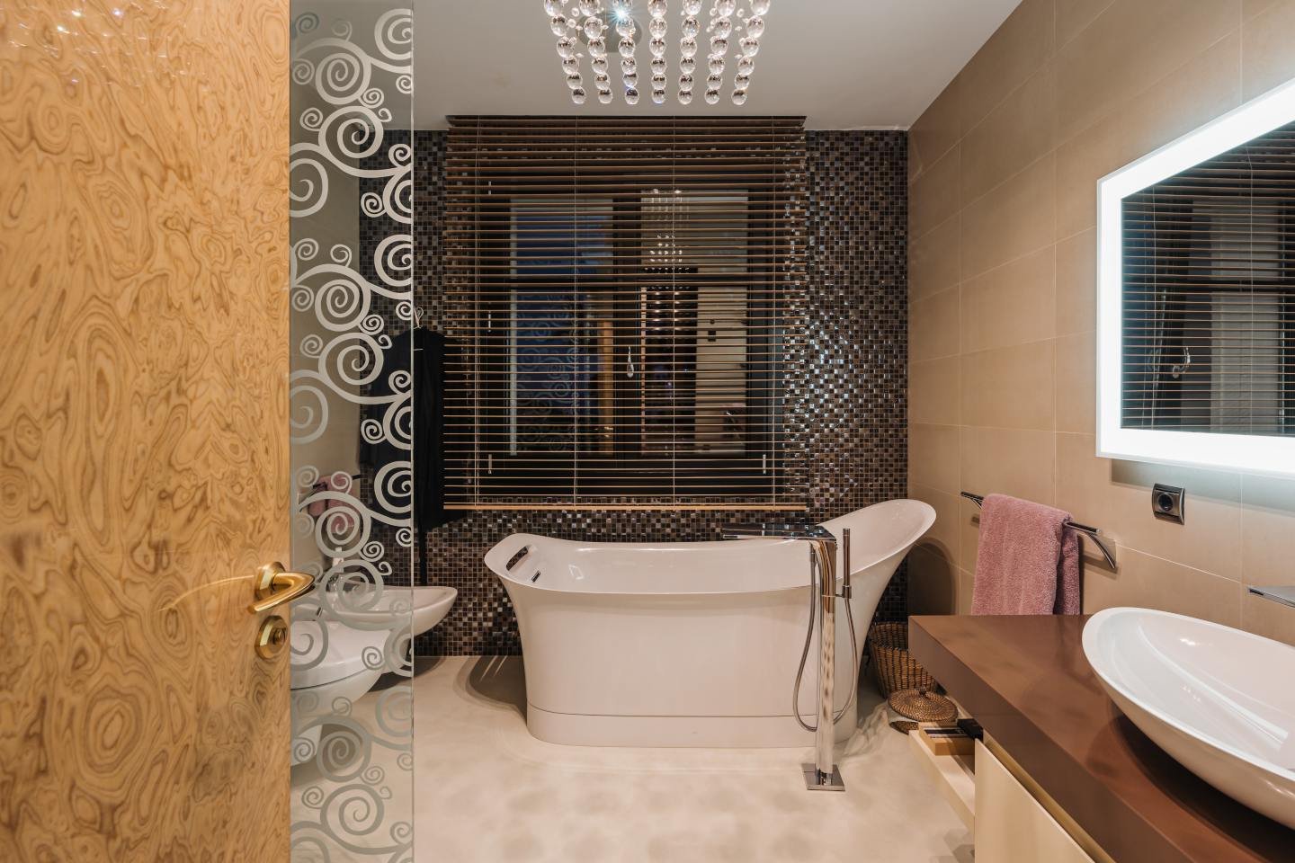 Luxurious bathtub in a bathroom of a luxury villa in Las Chapas, Marbella, featuring a freestanding design with sleek modern lines, soft ambient lighting, and sophisticated marble finishes. The space exudes timeless elegance, offering a tranquil and opulent setting for relaxation and rejuvenation.